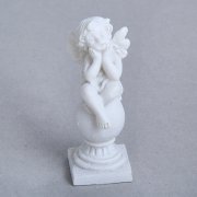 Сувенир полистоун Задумчивый ангелок на шаре 7х2,5х2,3 см 162001